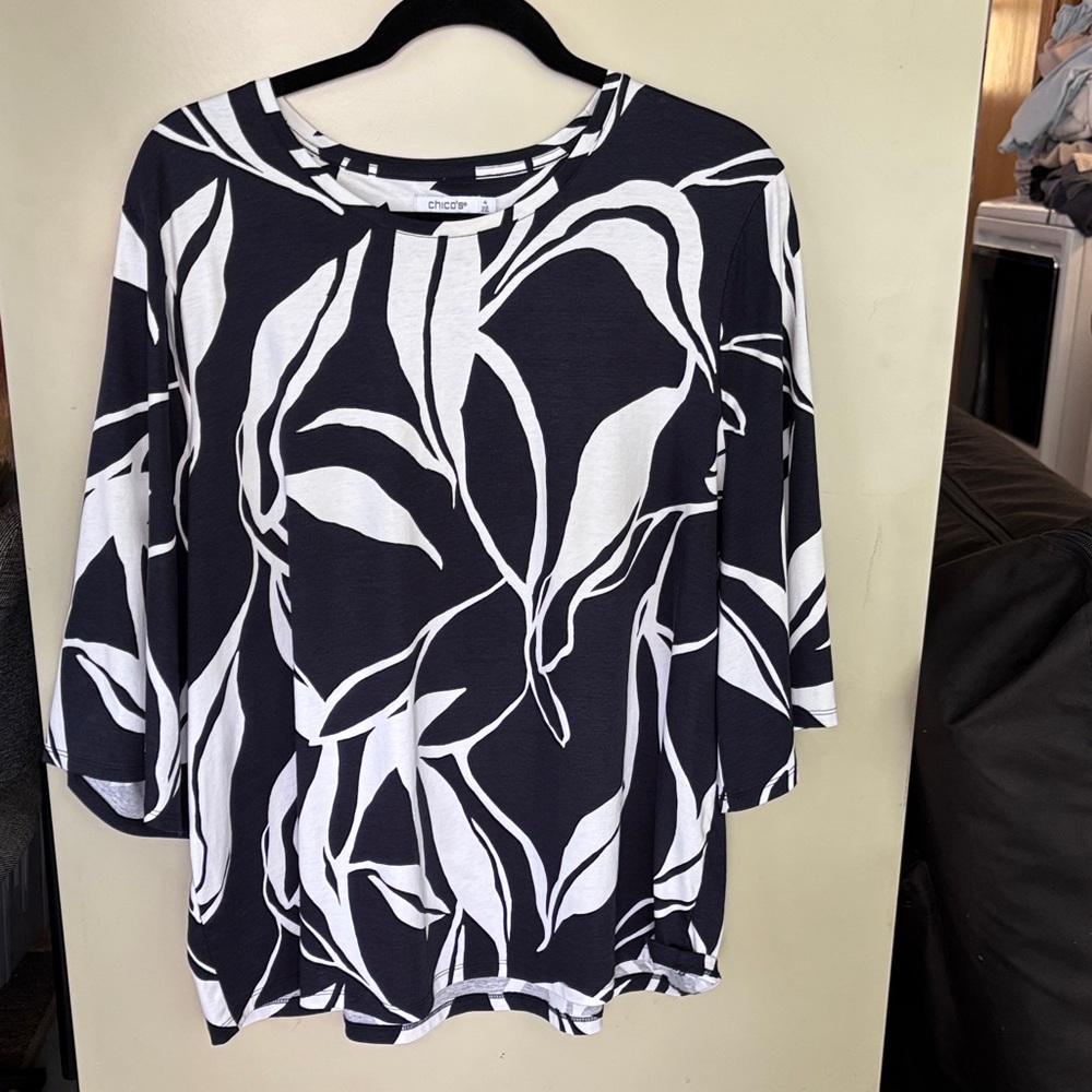 Chico's Navy and White Leaf Print 3/4 Long Sleeve Top